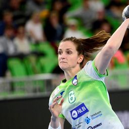 A győri játékos is kellett a szlovén sikerhez; a csehek is győztek a női kézilabda-vb középdöntőjének nyitányán