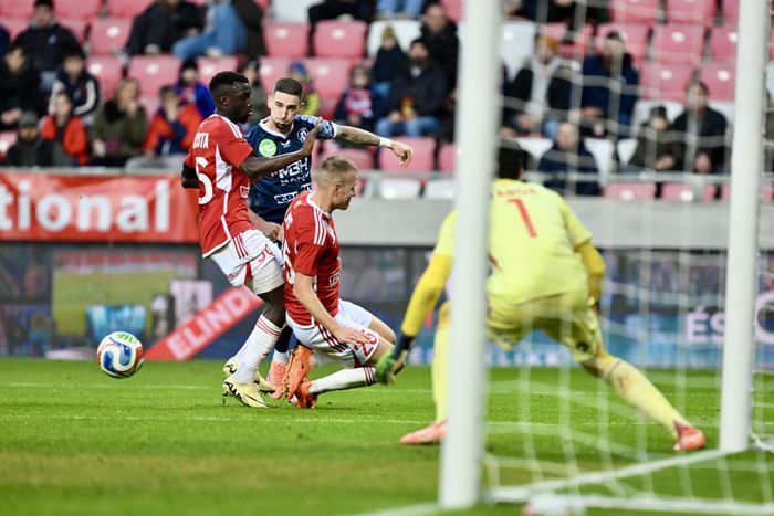 Negyedik bajnoki vereségét szenvedte el idén a Loki. Fotó: DVSC