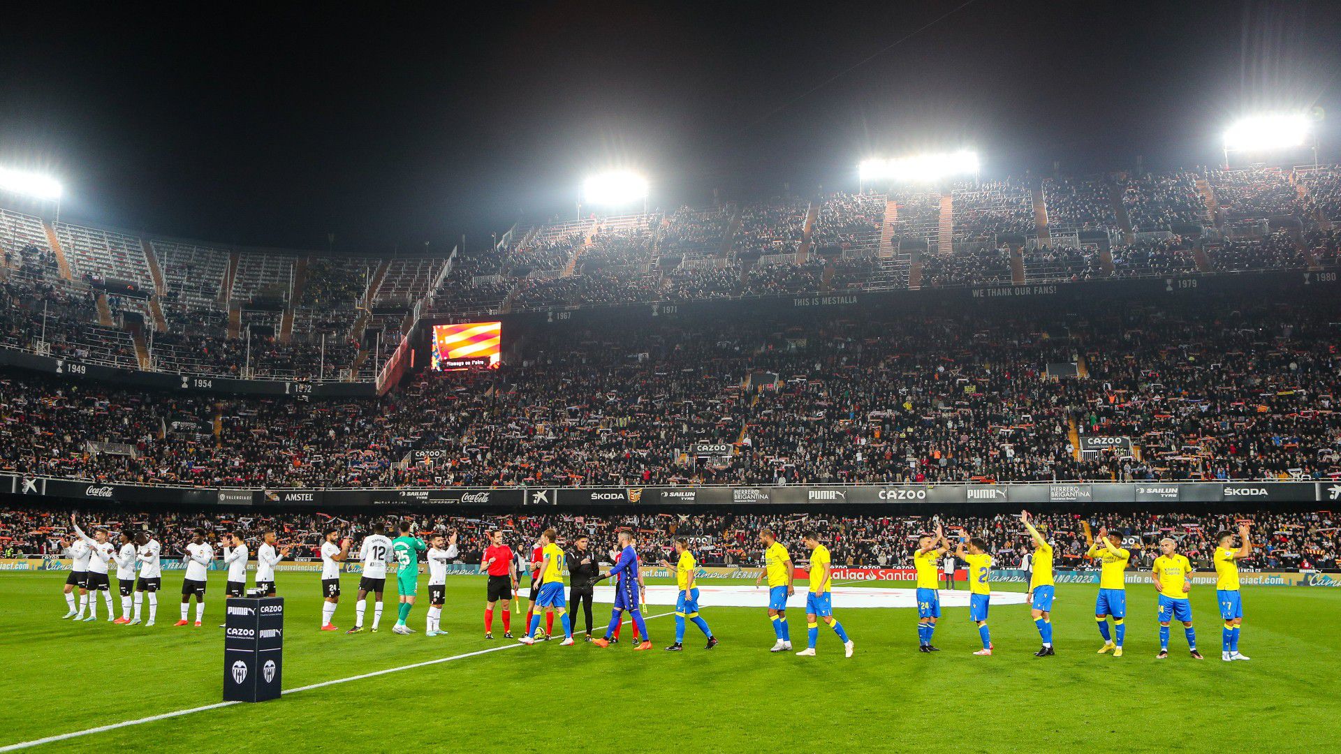A tragikus esemény miatt pár perc csúszással kezdődött a Valencia–Cádiz mérkőzés
