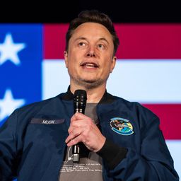 Elon Musk megvenné a Liverpoolt? Édesapja érdekes nyilatkozatot tett