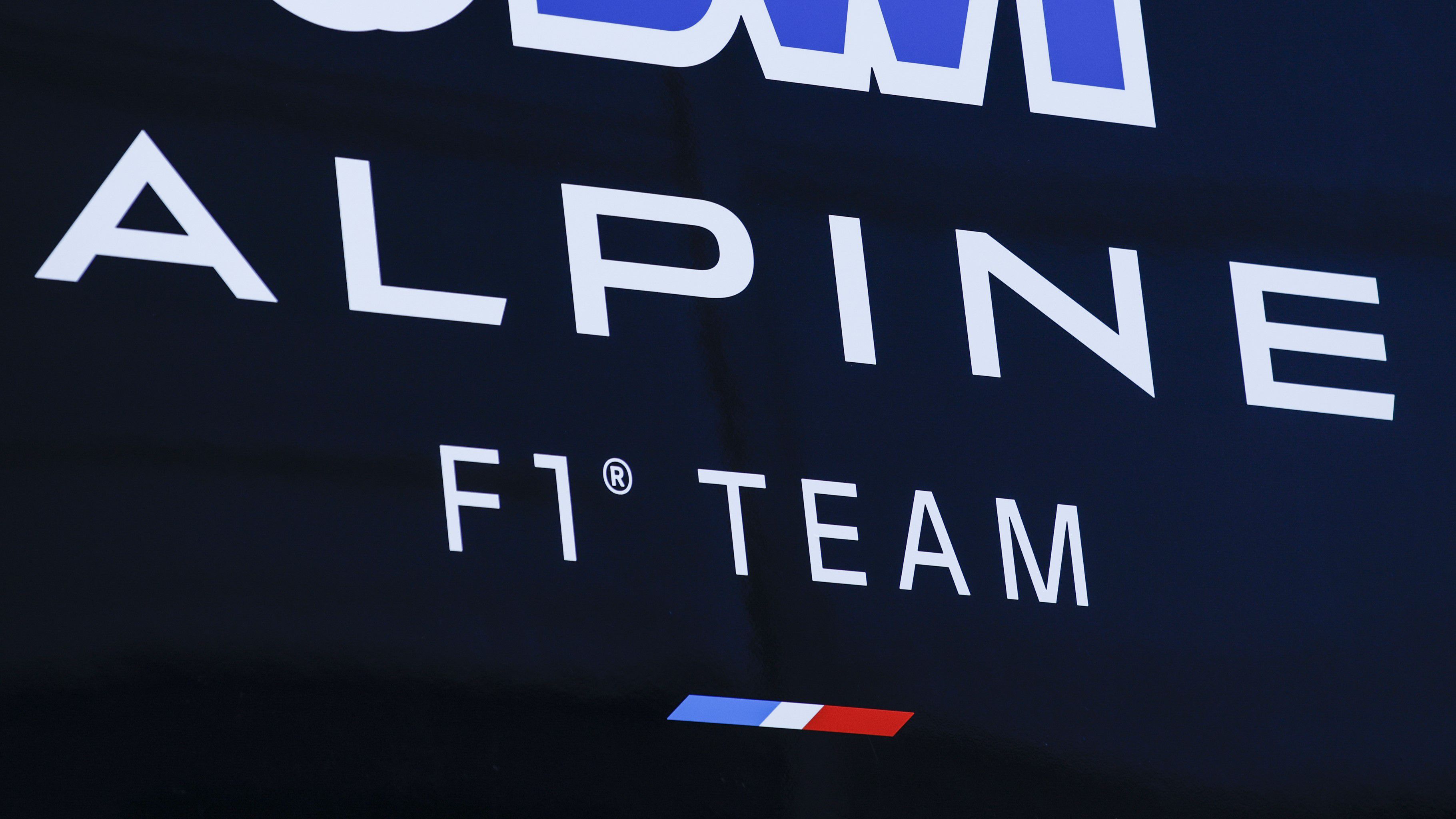 F1-hírek: túl a negyedik autóbemutatón, megérkezett az új Alpine! – fotók
