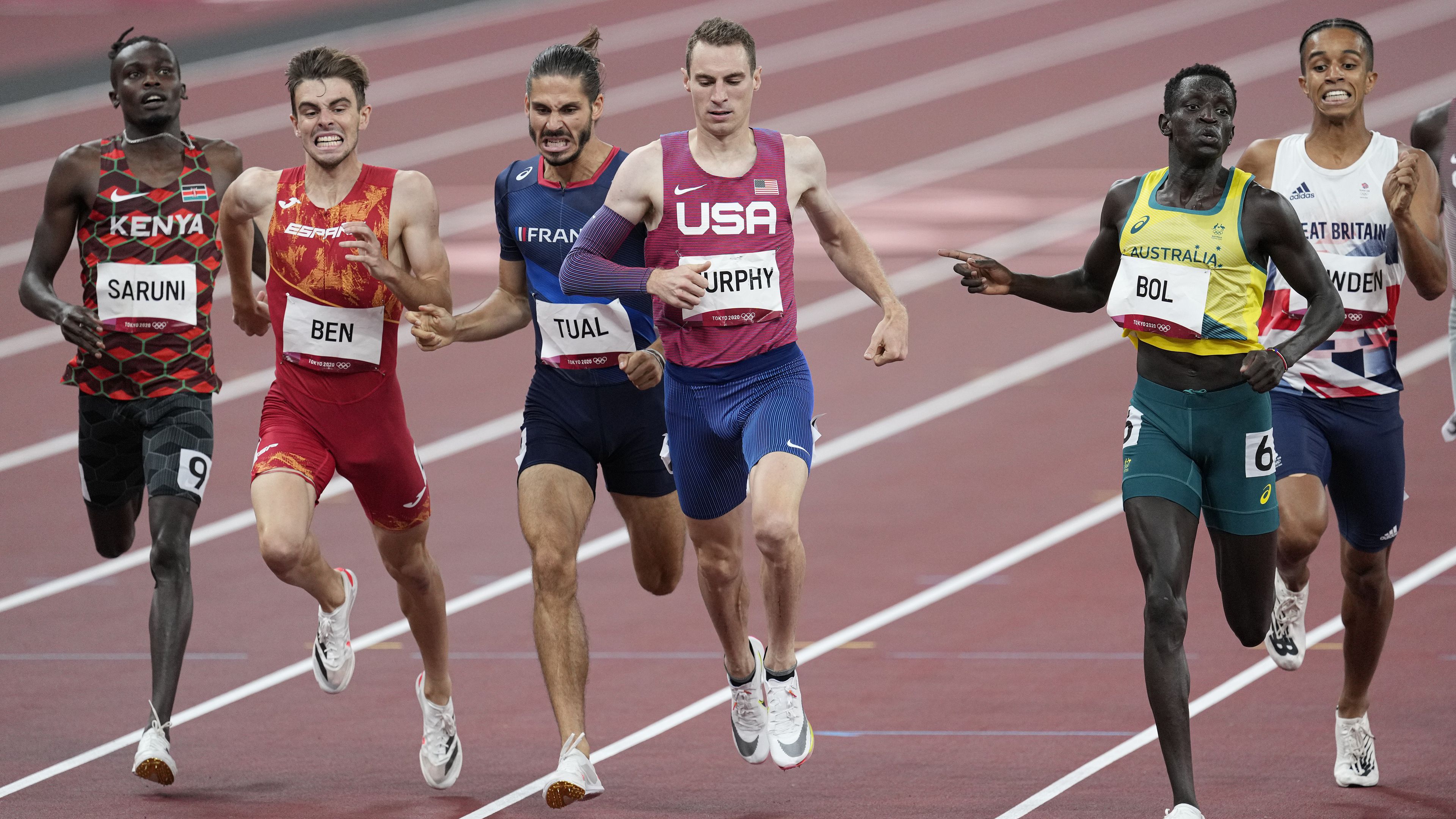 Olimpiai elődöntő Tokióban, Saruni a bal szélen. Ha ebben a futamban 26 századdal gyorsabb, döntőzhetett volna... (Fotó: Getty Images)