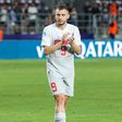 Megpuszilta az edzőt – ezért váltak meg a futballistától a Bundesliga-csapatnál?