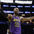 Ezt látni kell! LeBron James három triplát dobott 48 másodperc alatt – videó
