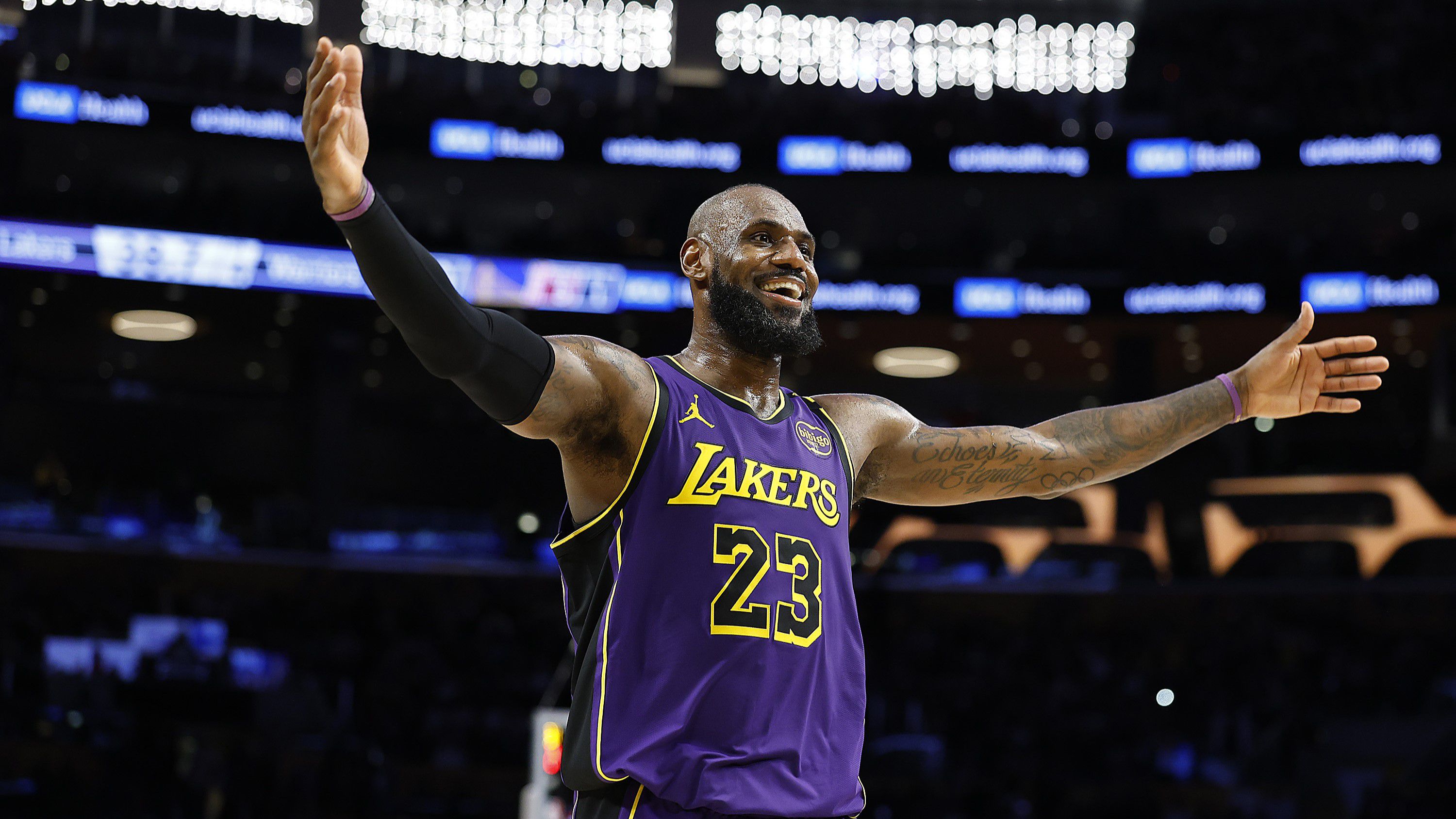 Ezt látni kell! LeBron James három triplát dobott 48 másodperc alatt – videó