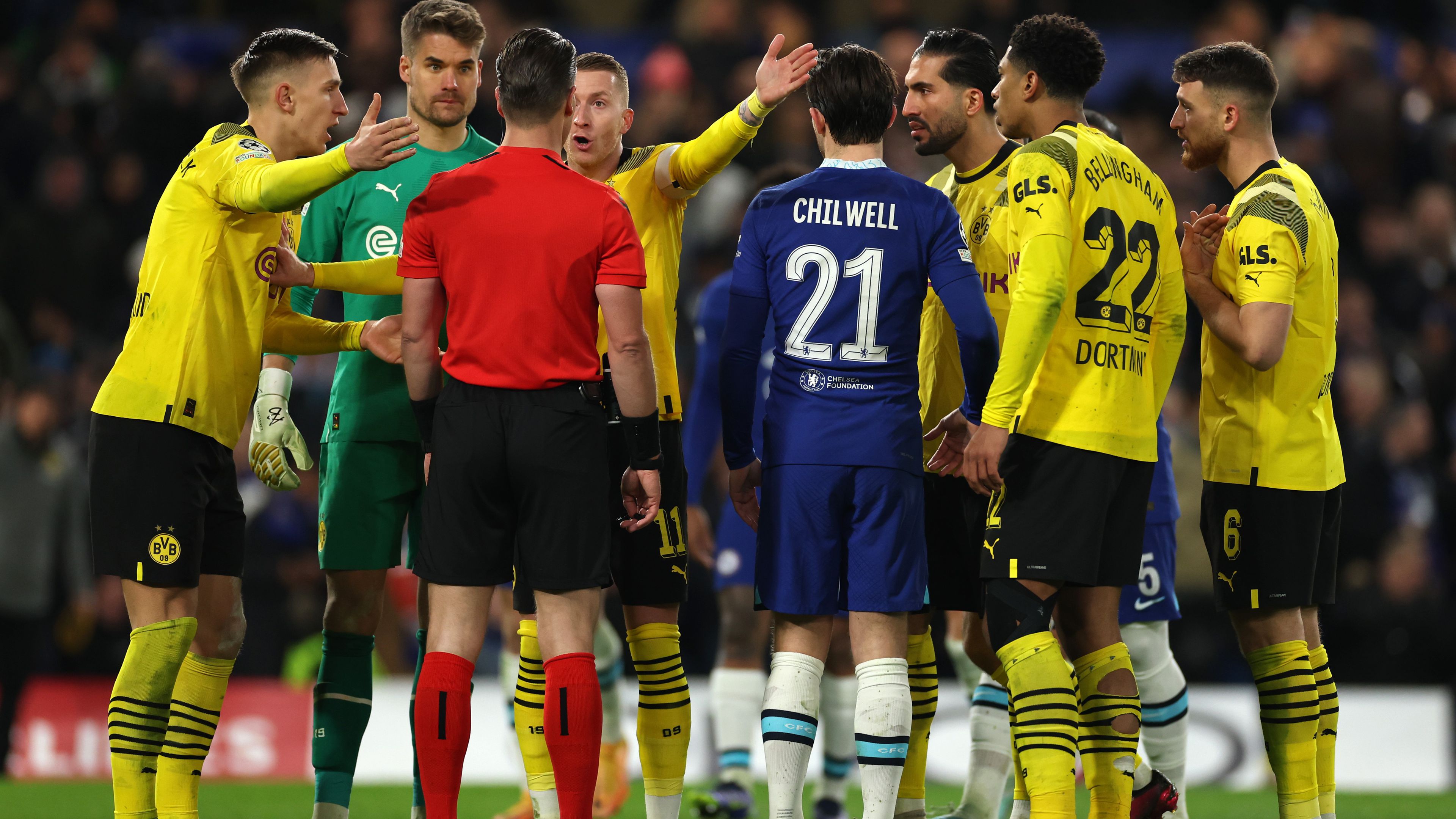 A párharcot eldöntő jelenet: a második félidő elején Kai Havertz kapufára rúgta a büntetőt, a játékvezető azonban megismételtette a tizenegyest – ez pedig a Chelsea továbbjutását eredményezte.