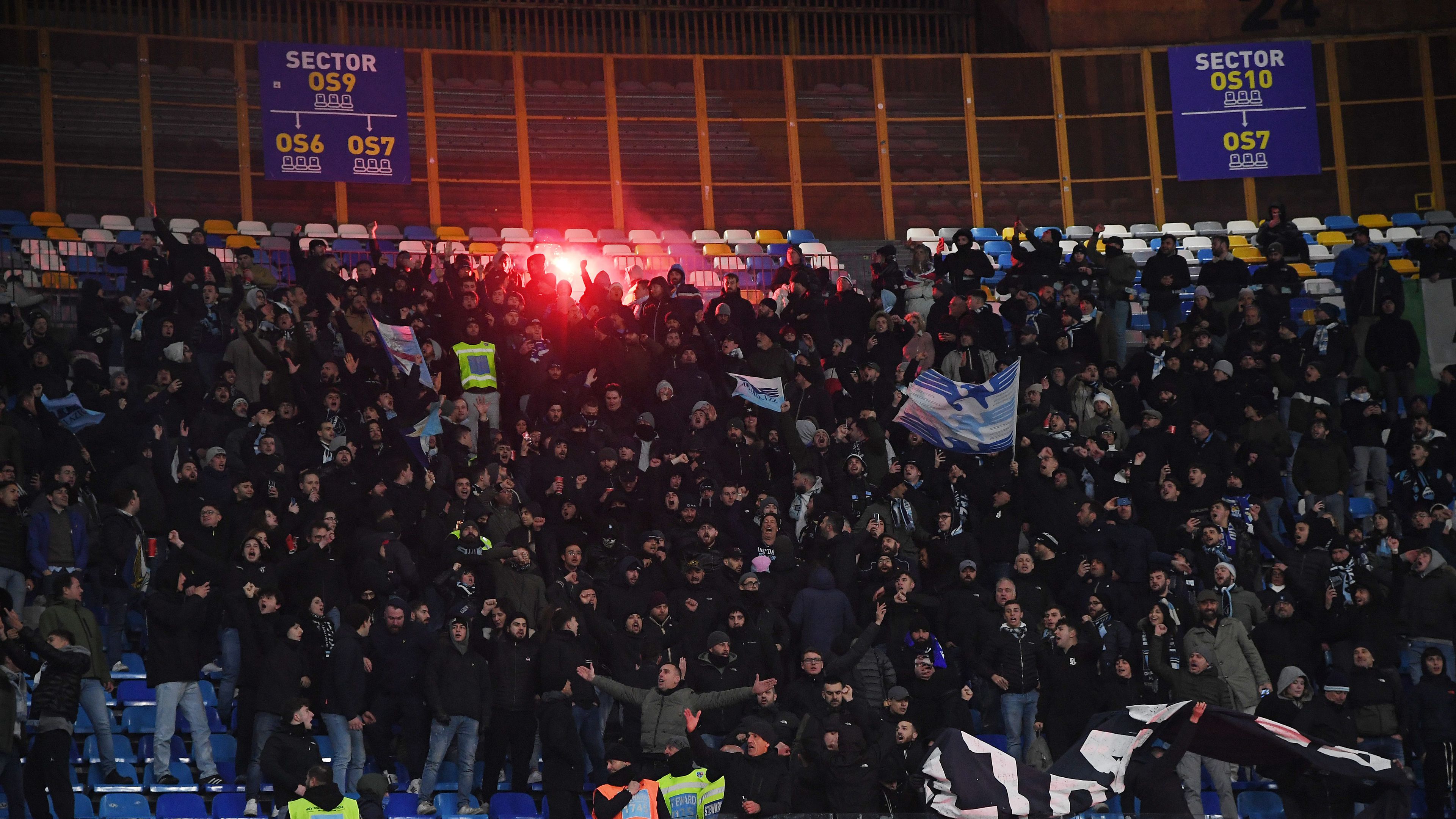 Szurkolók a Stadio Diego Armando Maradona stadionban, a Napoli–Lazio Serie A mérkőzésen (Fotó: Getty Images)