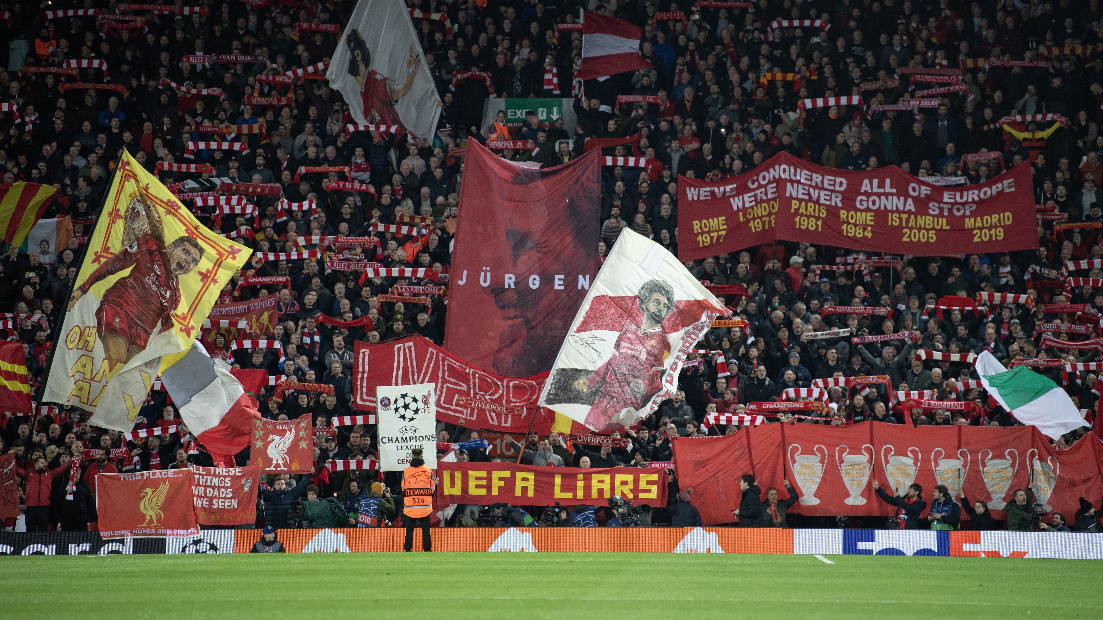 Az UEFA visszatéríti a jegyárat a 2022-es BL-döntő károsultjainak