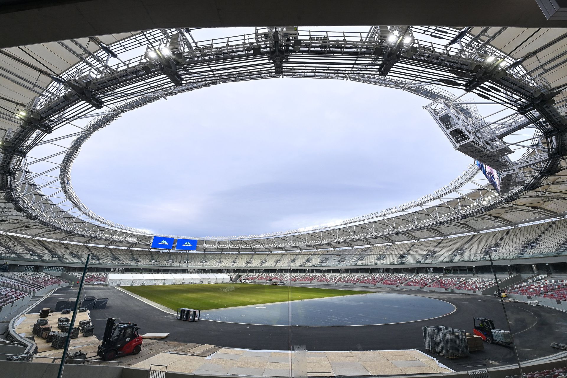 A budapesti atlétikai világbajnokságra épülő stadion (Fotó: MTI/Illyés Tibor)