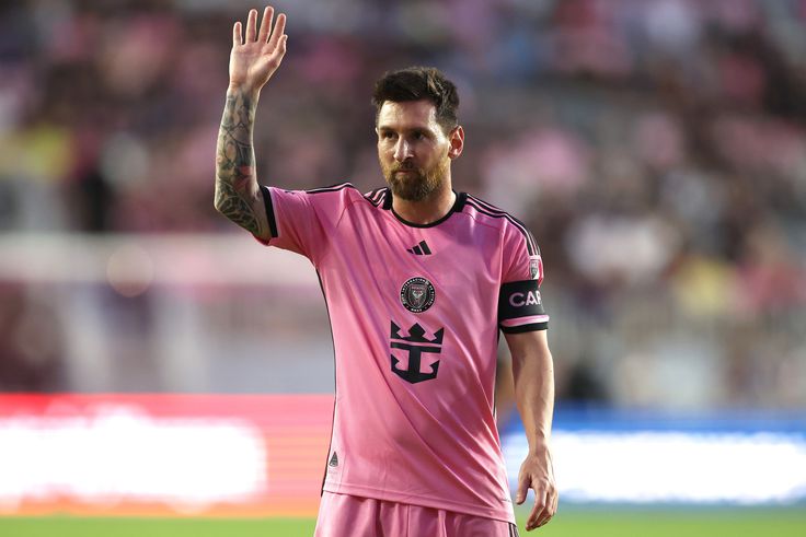 Százezreket ér Messi szalvétája; játékvezetői tévedés után Leipzig-kiesés – délelőtti hírösszefoglaló