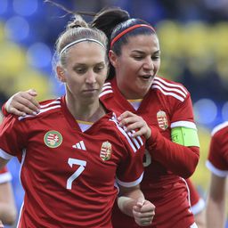 Bombagóllal és két tizenegyessel fordított a magyar válogatott