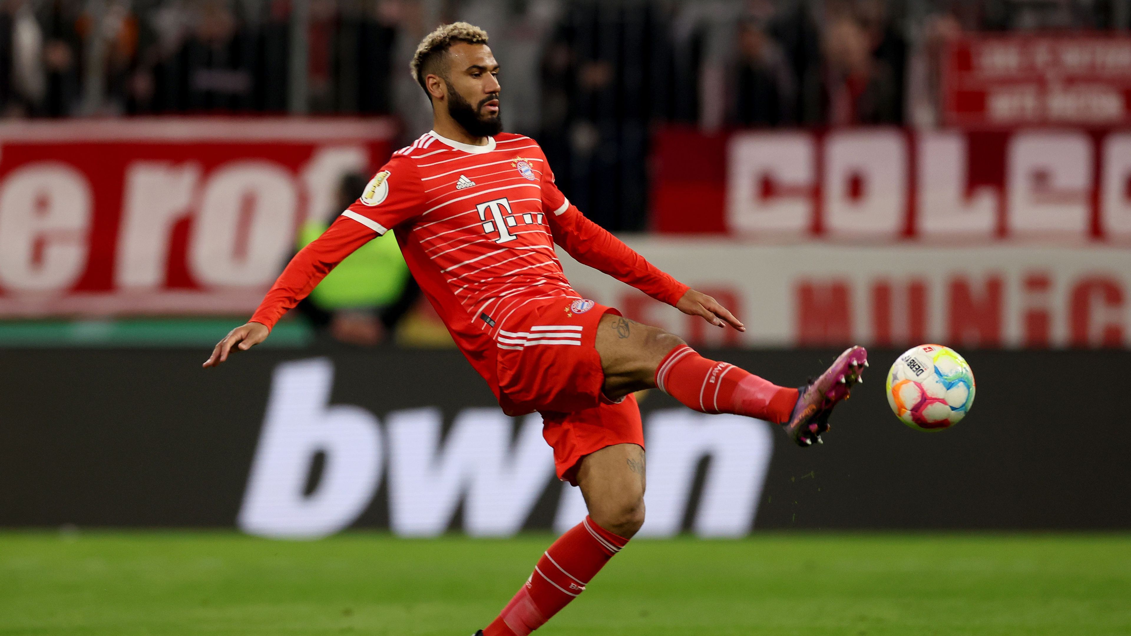 Eric Maxim Choupo-Moting a Freiburg ellen sem léphet pályára