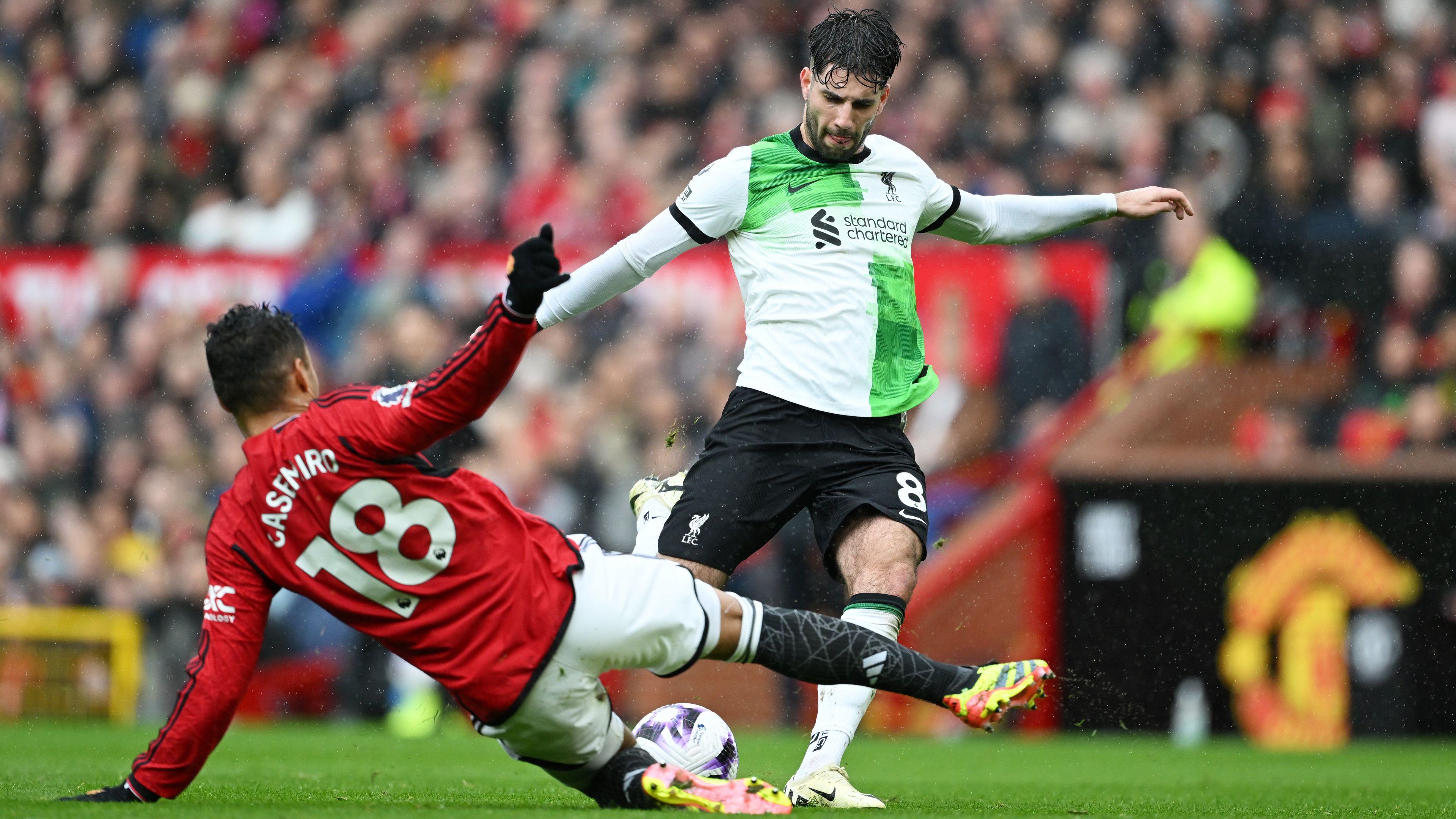 Szoboszlai Dominik az első félidőben remekül futballozott a Manchester United otthonában, ám hiába került előnybe a Liverpool, végül csak egy pontot szerzett az Old Traffordon