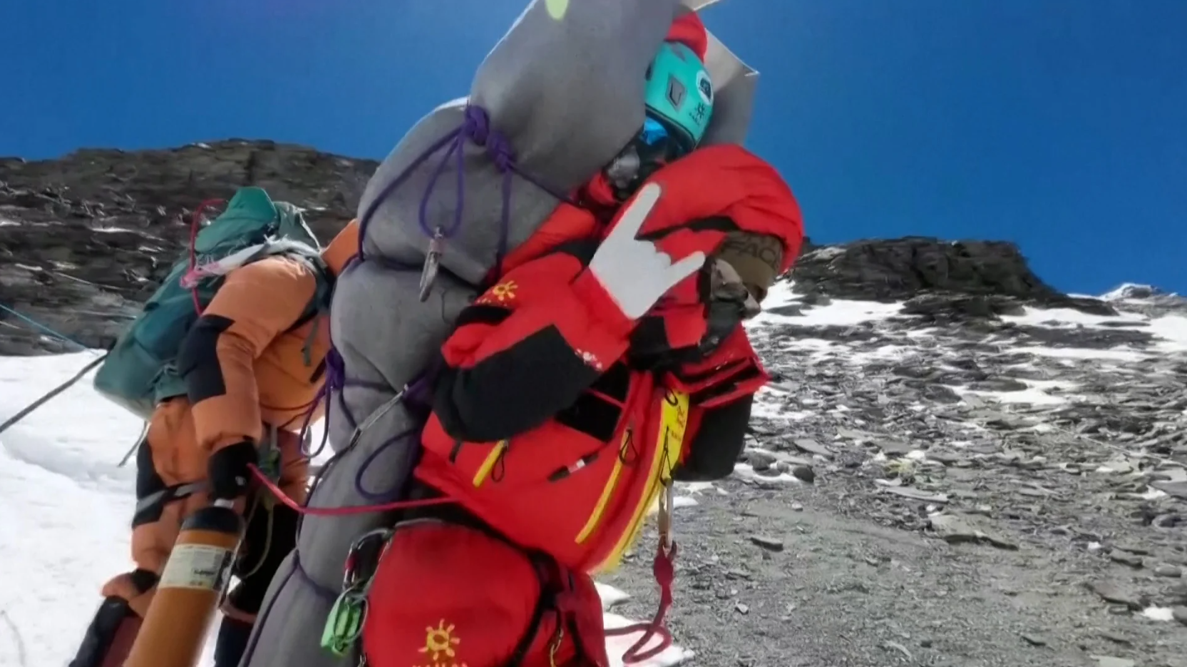 Életet mentett a serpa, mire a hegymászó letiltotta őt az Instagramon