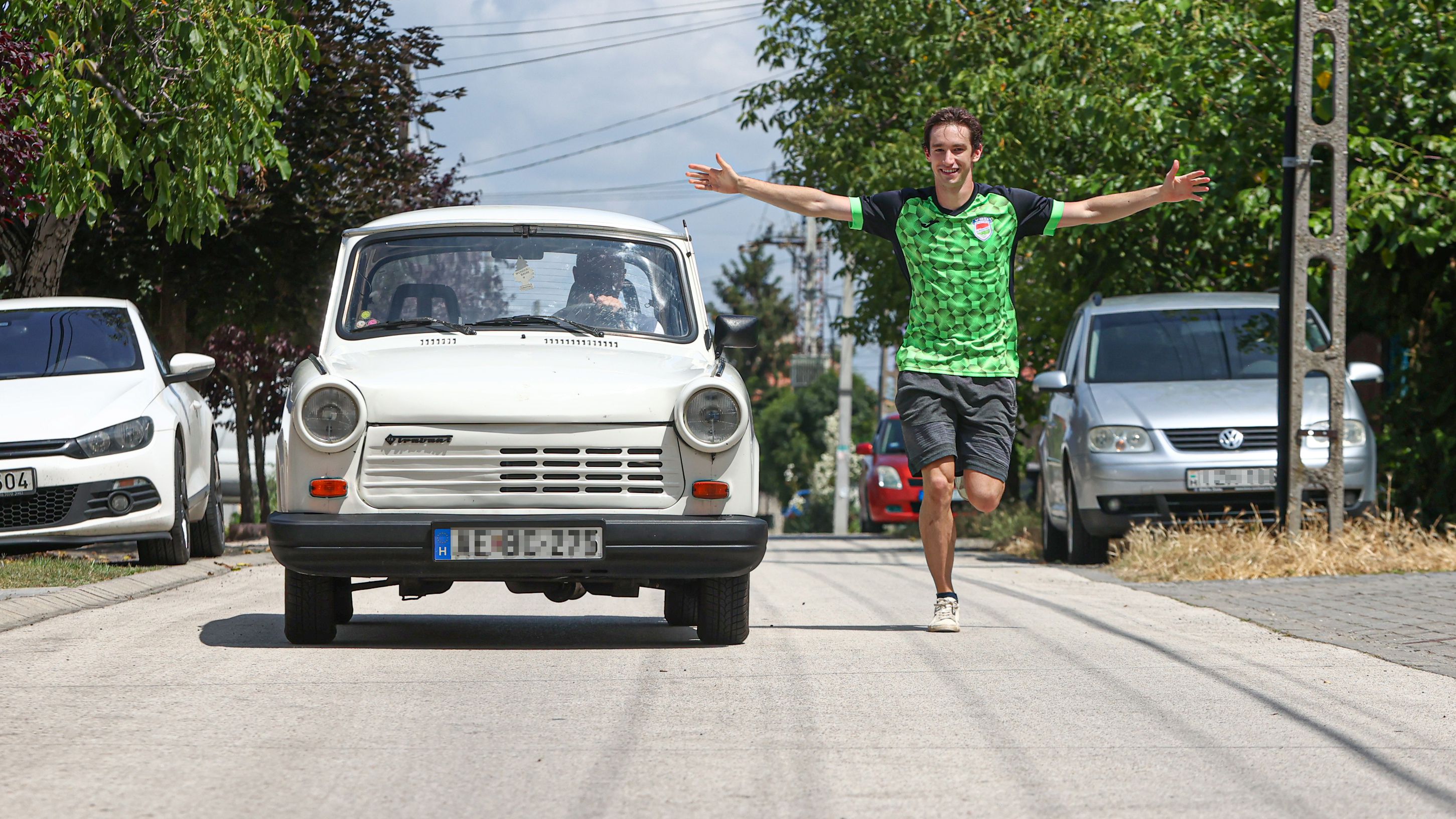 Huller Dániel az első métereken lehagyta imádott kis autóját / Fotó: Pozsonyi Zita