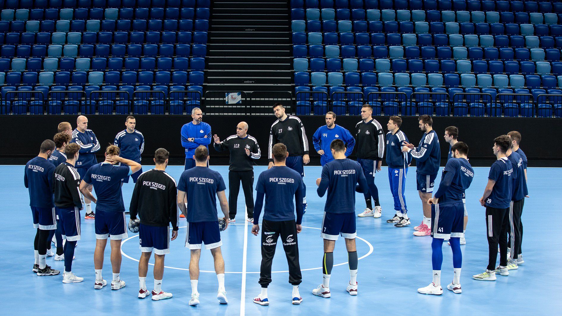 Az egész csapat aláírta a levelet (fotó: Facebook/PICK Szeged Handball Team)
