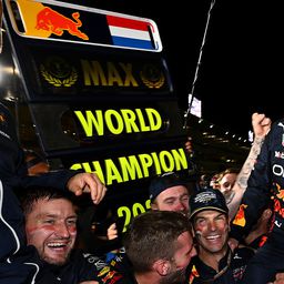 Pérez kiesett, Max Verstappen világbajnok lett a sprintfutamon Katarban!