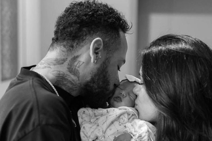 Apai örömök: megszületett Neymar kislánya