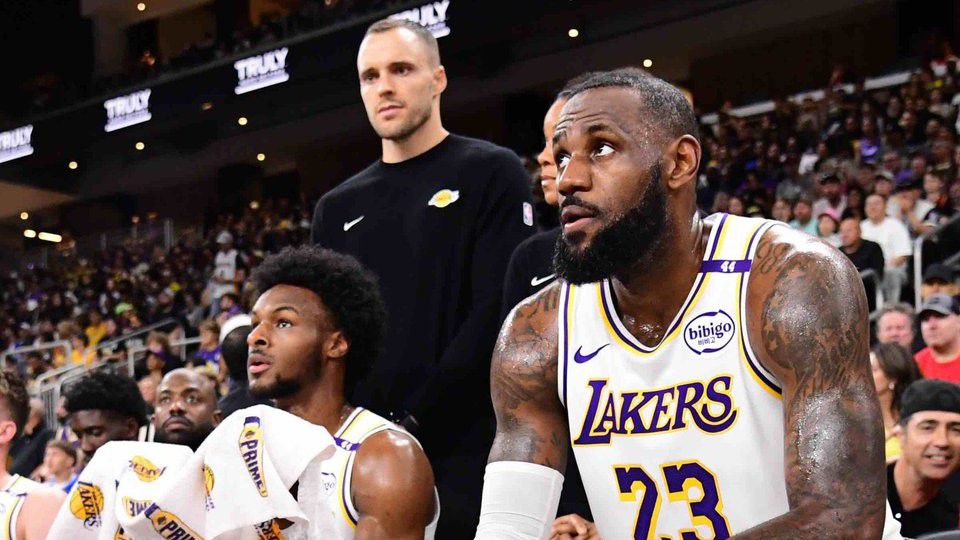 Ilyet még nem látott, először lépett pályára együtt fiával LeBron James