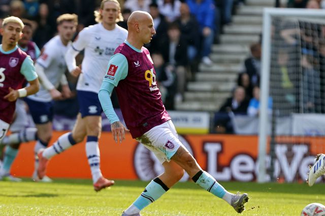Jonjo Shelvey az Arabian Falcons FC-be igazolt