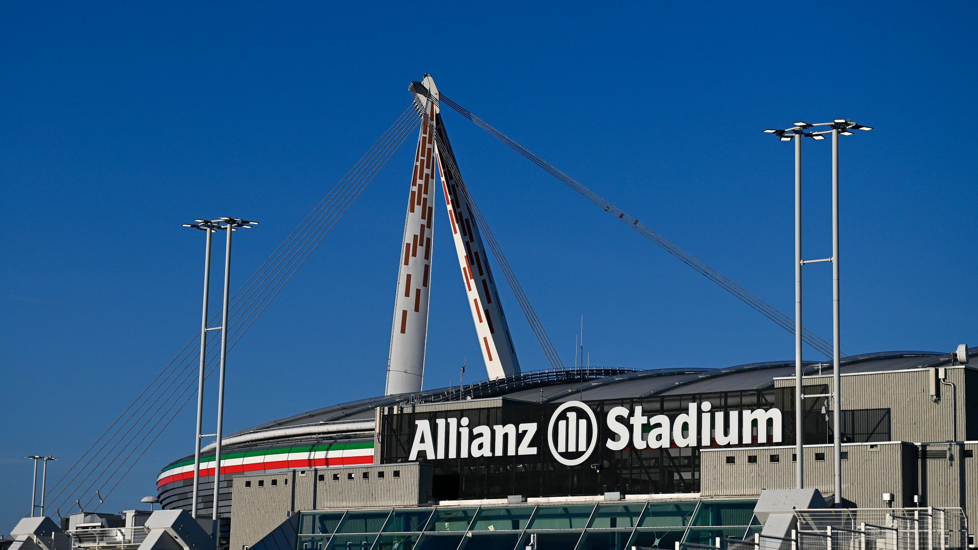 Akár a Juventus stadionjában is rendezhetnek Európa-bajnoki mérkőzést