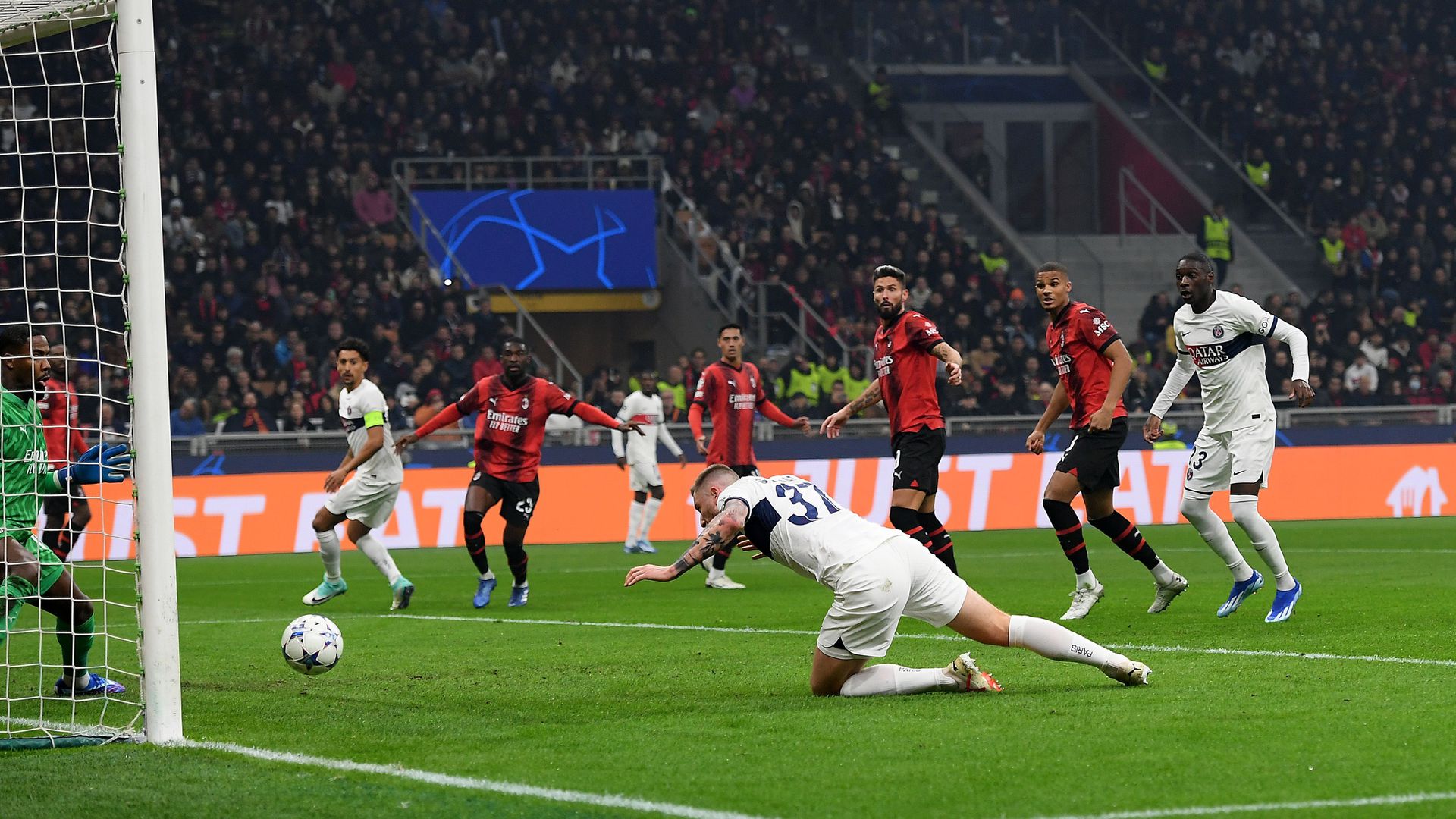 Milan Skriniar fejesével került előnybe a PSG (Fotó: Getty Images)