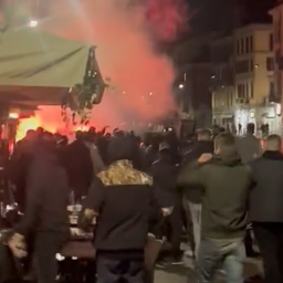 Összeverekedtek a Milan és a PSG szurkolói, egy embert megkéseltek – videóval