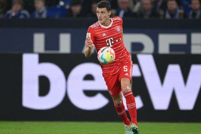 Benjamin Pavard iránt érdeklődik a Barcelona