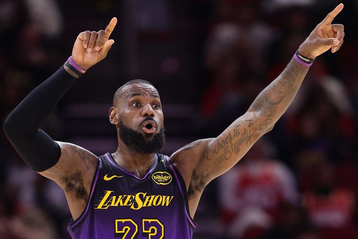 Videón LeBron James parádés zsákolása – 40 évesen is varázsol