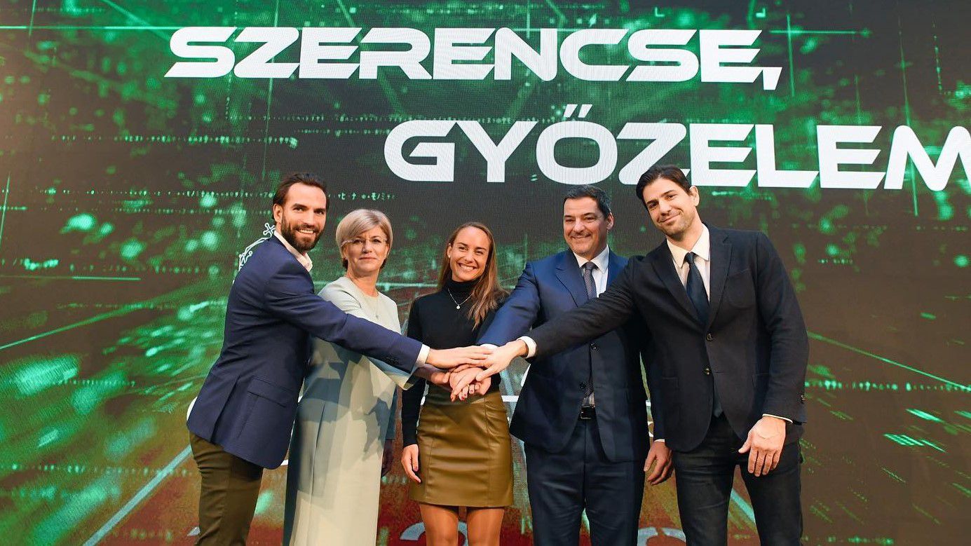 Balról jobbra: Szilágyi Áron, Mager Andrea, Olasz Anna, Gyulay Zsolt és Madaras Norbert (Forrás: Facebook/MOB)