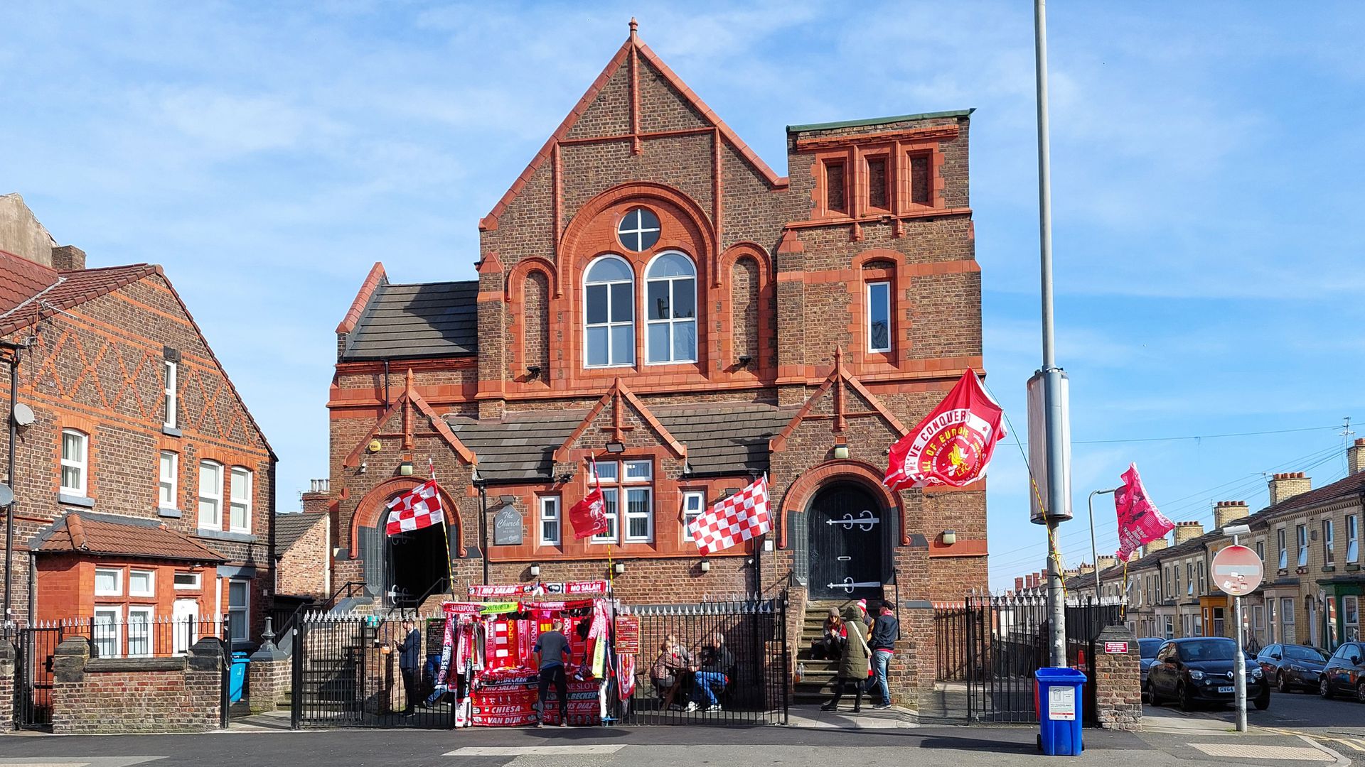 A Liverpool-fanatikusok egyike szentélye: a Church