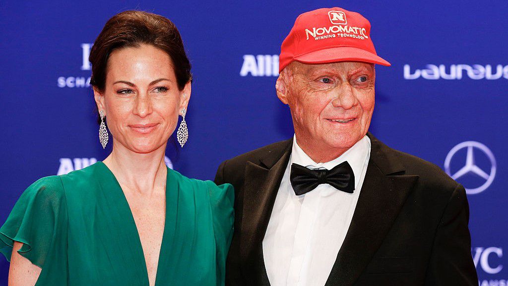Niki Lauda foroghat a sírjában – milliárdokért pereskedik az özvegye