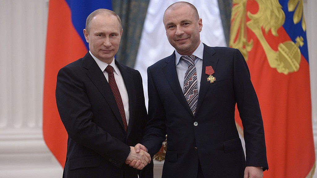A jelek szerint Zsulinnak nem csak Kosztomarov a barátja... Bár legyünk igazságosak, ez egy kilencéves kép (Fotó: Getty Images)