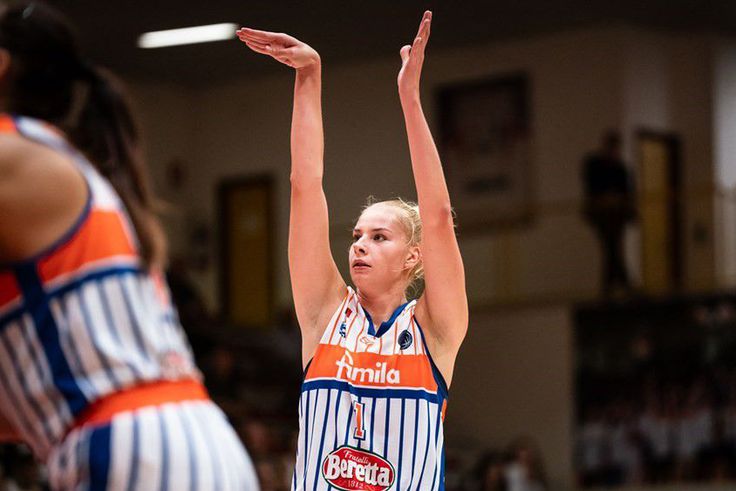Juhász Dorka 12 pontot dobott