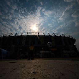 Még felújítás alatt a stadion, amelyben Pelé és Maradona világbajnok lett