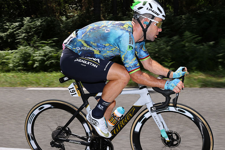 Videó: hatalmasat bukott a rekordra törő brit klasszis, befejeződött számára a Tour