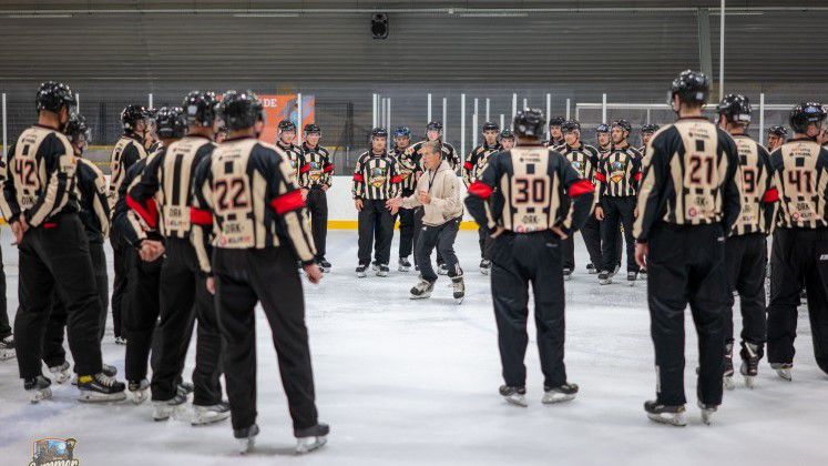 Magyar játékvezetőt is meghívtak az NHL hivatalos táborába