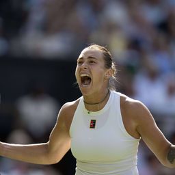 Szabalenka a kiesés szélén táncolt, de végül bejutott az elődöntőbe Wimbledonban