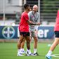 Erik ten Hag újra munkába állt – megtartotta első edzését a Bayer Leverkusennél