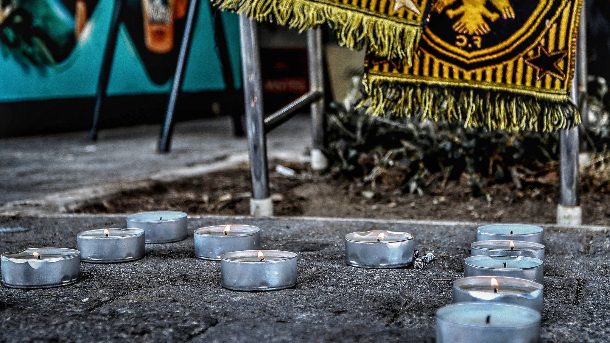 „Példás büntetést a gyilkosoknak és a felelősöknek!” – megszólalt az AEK a halálos késelésről