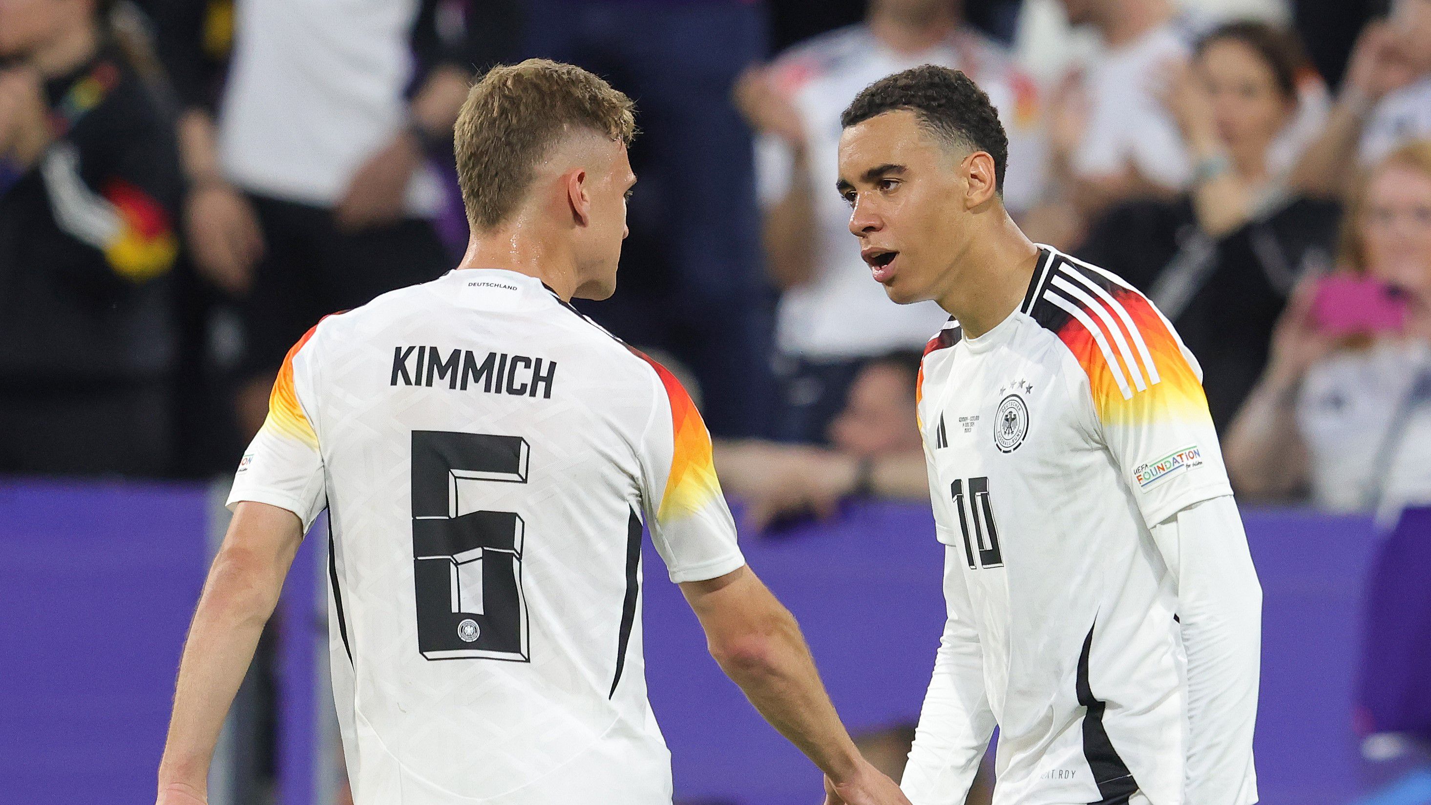 Joshua Kimmich kiállt Jamas Musiala mellett