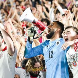 Ezt nézze: a grúz kapus az ultrák között ünnepelt a hatalmas győzelem után