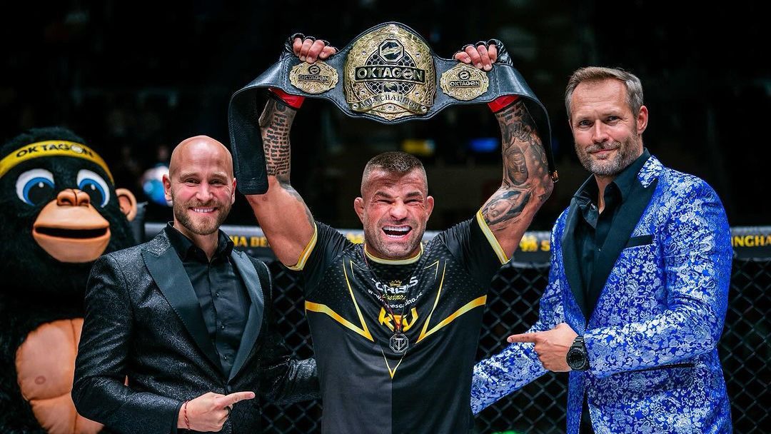 Karlos Vemola most sem kegyelmezett, továbbra is az OKTAGON MMA világbajnoka (Fotó: Instagram)