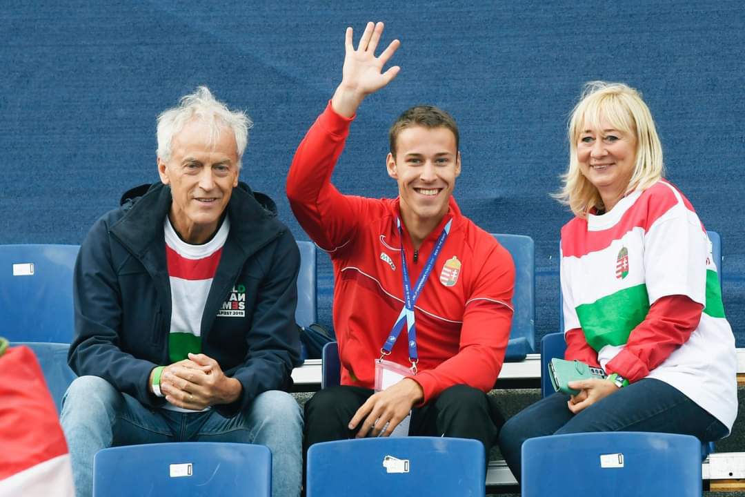 Márknak olimpiai bajnok öttusázó édesapja, Mizsér Attila, és édesanyja, Edina is fontos támasza a sportolásban /Fotó: MKKSZ