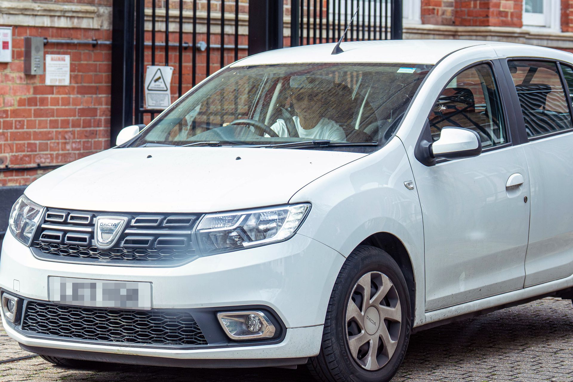 Raducanu 5000 fontért vette meg magának élete első autóját, ami egy Dacia Sandero, és soha nem fog megválni tőle.