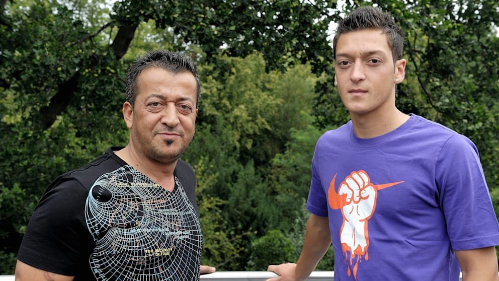Mustafa Özil és Mesut Özil 2009-ben (Fotó: Bild)