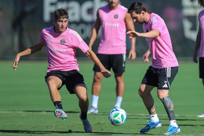 Pintér Dániel és Lionel Messi edzésen (Fotó: Getty)