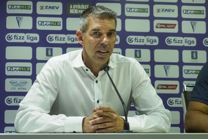 A ZTE portugál vezetőedzője a csapat beteg szurkolójának ajánlotta az újabb sikert. Fotó: Szekeres Péter