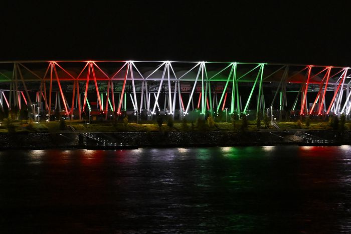 A Nemzeti Atlétikai Központ kivilágítva (Fotó: MTI)