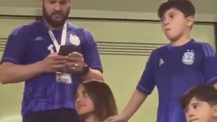 VIDEÓ: Messi fia dühében a tömegbe dobta rágóját – a klasszis felesége kiakadt